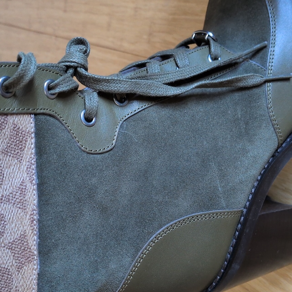 ✨ Coach Green And Tan Heeled Hedy Boot Size 9.5/ 40 - Picture 8 of 8